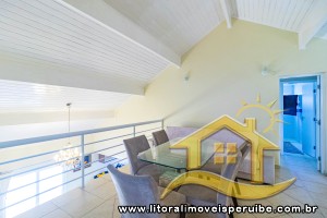 Casa - Sobrado com 5 quartos (sendo 4 suite(s)) a 50,00 metros praia.