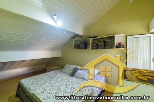 Casa - Sobrado com 5 quartos (sendo 4 suite(s)) a 50,00 metros praia.