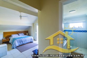 Casa - Sobrado com 5 quartos (sendo 4 suite(s)) a 50,00 metros praia.