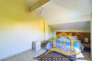 Casa - Sobrado com 5 quartos (sendo 4 suite(s)) a 50,00 metros praia.