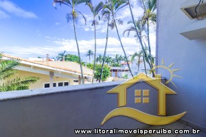 Casa - Sobrado com 5 quartos (sendo 4 suite(s)) a 50,00 metros praia.