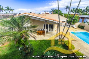 Casa - Sobrado com 5 quartos (sendo 4 suite(s)) a 50,00 metros praia.