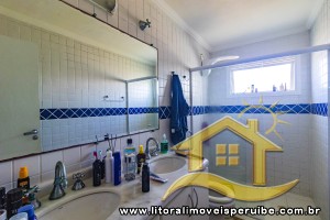 Casa - Sobrado com 5 quartos (sendo 4 suite(s)) a 50,00 metros praia.