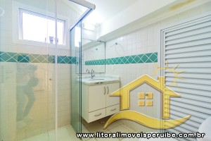 Casa - Sobrado com 5 quartos (sendo 4 suite(s)) a 50,00 metros praia.