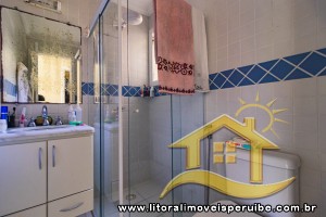 Casa - Sobrado com 5 quartos (sendo 4 suite(s)) a 50,00 metros praia.