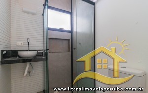 Casa - Sobreposta / baixo com 3 dormitórios (sendo 1 suite(s)) a 500,00 metros praia.