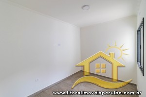 Casa - Sobreposta / baixo com 3 dormitórios (sendo 1 suite(s)) a 500,00 metros praia.
