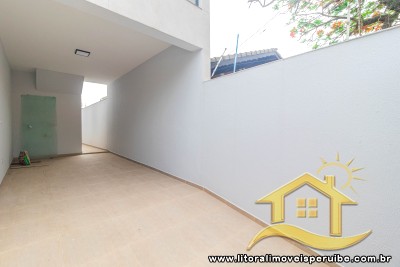 Casa - Sobreposta / baixo com 3 dormitórios (sendo 1 suite(s)) a 500,00 metros praia.