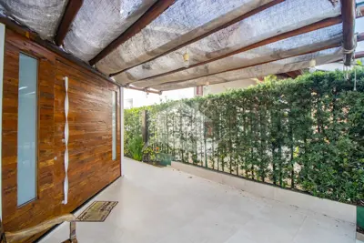 Casa - Assobradada com 4 dormitórios (sendo 3 suite(s)) a 500,00 metros praia.