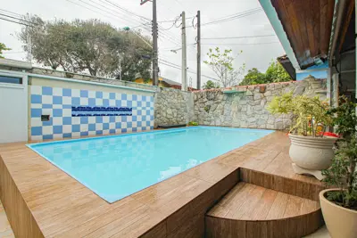 Casa - Térrea com 3 dormitórios (sendo 1 suite(s)) a 200,00 metros praia.