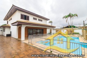 Casa - Assobradada com 4 dormitórios (sendo 3 suite(s)) a 0,00 metros praia.
