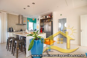 Casa - Sobrado com 3 dormitórios (sendo 3 suite(s)) a 30,00 metros praia.