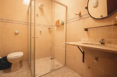 Casa - Térrea com 3 dormitórios (sendo 1 suite(s)) a 300,00 metros praia.