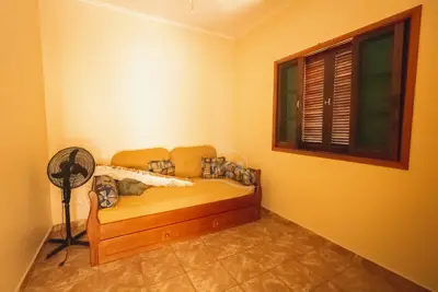 Casa - Térrea com 3 dormitórios (sendo 1 suite(s)) a 300,00 metros praia.