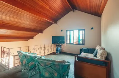 Casa - Térrea com 3 dormitórios (sendo 1 suite(s)) a 300,00 metros praia.