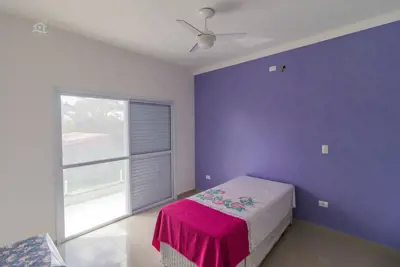 Casa - Sobrado com 4 dormitórios (sendo 3 suite(s)) a 1200,00 metros praia.