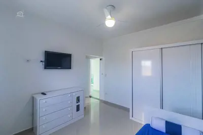 Casa - Sobrado com 4 dormitórios (sendo 3 suite(s)) a 1200,00 metros praia.