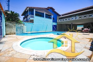 Casa - Sobrado com 5 quartos (sendo 4 suite(s)) a 70,00 metros praia.