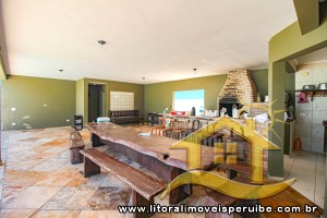 Casa - Sobrado com 5 quartos (sendo 4 suite(s)) a 70,00 metros praia.