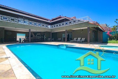 Casa - Sobrado com 5 quartos (sendo 4 suite(s)) a 70,00 metros praia.