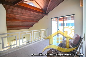Casa - Sobrado com 5 quartos (sendo 4 suite(s)) a 70,00 metros praia.