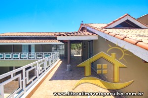 Casa - Sobrado com 5 quartos (sendo 4 suite(s)) a 70,00 metros praia.