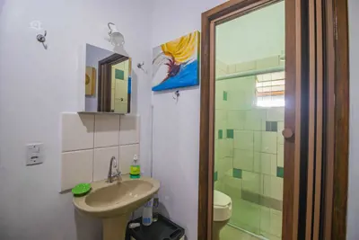 Casa - Térrea com piscina com 3 quartos (sendo 2 suite(s)) a 0,00 metros praia.