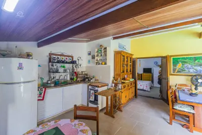 Casa - Térrea com piscina com 3 quartos (sendo 2 suite(s)) a 0,00 metros praia.