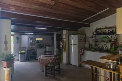 Casa - Térrea com piscina com 3 quartos (sendo 2 suite(s)) a 0,00 metros praia.