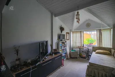 Casa - Térrea com piscina com 3 quartos (sendo 2 suite(s)) a 0,00 metros praia.