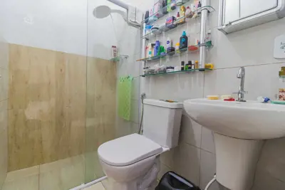 Casa - Térrea com piscina com 3 quartos (sendo 2 suite(s)) a 0,00 metros praia.