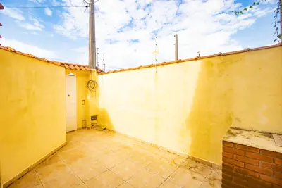 Casa - Térrea com 2 quartos (sendo 1 suite(s)) a 1500,00 metros praia.