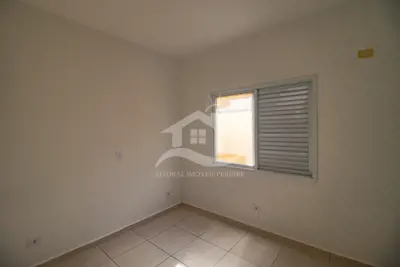 Casa - Térrea com 2 quartos (sendo 1 suite(s)) a 1500,00 metros praia.
