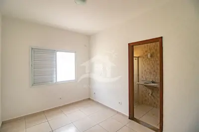 Casa - Térrea com 2 quartos (sendo 1 suite(s)) a 1500,00 metros praia.