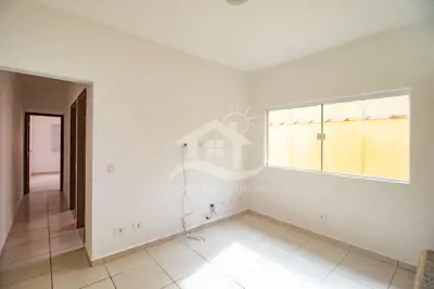 Casa - Térrea com 2 quartos (sendo 1 suite(s)) a 1500,00 metros praia.