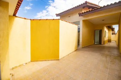 Casa - Térrea com 2 quartos (sendo 1 suite(s)) a 1500,00 metros praia.