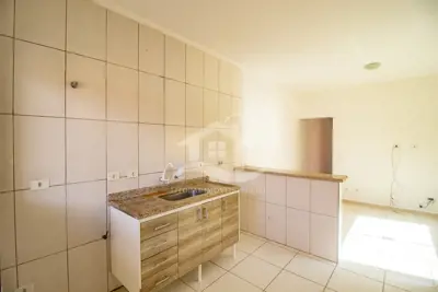 Casa - Térrea com 2 quartos (sendo 1 suite(s)) a 1500,00 metros praia.
