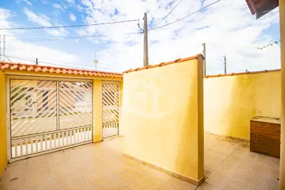 Casa - Térrea com 2 quartos (sendo 1 suite(s)) a 1500,00 metros praia.