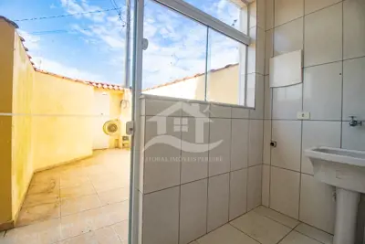 Casa - Térrea com 2 quartos (sendo 1 suite(s)) a 1500,00 metros praia.