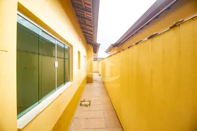Casa - Térrea com 2 quartos (sendo 1 suite(s)) a 1500,00 metros praia.