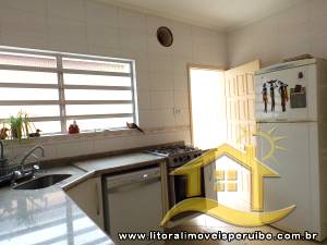 Casa - Térrea com 3 dormitórios (sendo 1 suite(s)) a 0,00 metros praia.