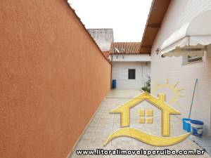 Casa - Térrea com 3 dormitórios (sendo 1 suite(s)) a 0,00 metros praia.