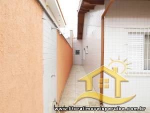 Casa - Térrea com 3 dormitórios (sendo 1 suite(s)) a 0,00 metros praia.