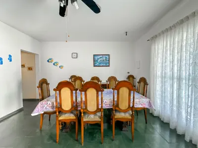 Casa - Sobrado com 4 quartos (sendo 1 suite(s)) a 0,00 metros praia.