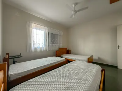 Casa - Sobrado com 4 quartos (sendo 1 suite(s)) a 0,00 metros praia.