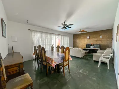 Casa - Sobrado com 4 quartos (sendo 1 suite(s)) a 0,00 metros praia.