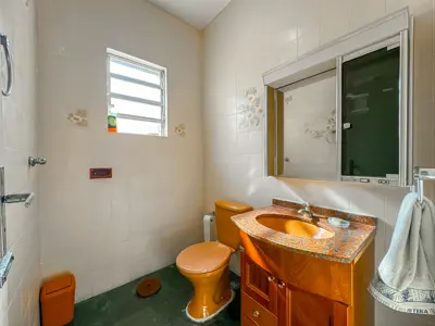 Casa - Sobrado com 4 quartos (sendo 1 suite(s)) a 0,00 metros praia.