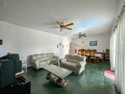 Casa - Sobrado com 4 quartos (sendo 1 suite(s)) a 0,00 metros praia.