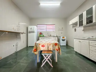 Casa - Sobrado com 4 quartos (sendo 1 suite(s)) a 0,00 metros praia.