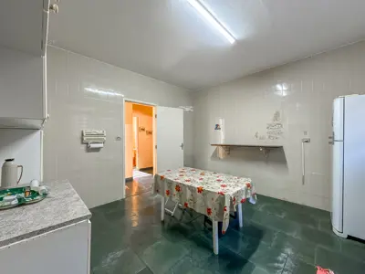 Casa - Sobrado com 4 quartos (sendo 1 suite(s)) a 0,00 metros praia.